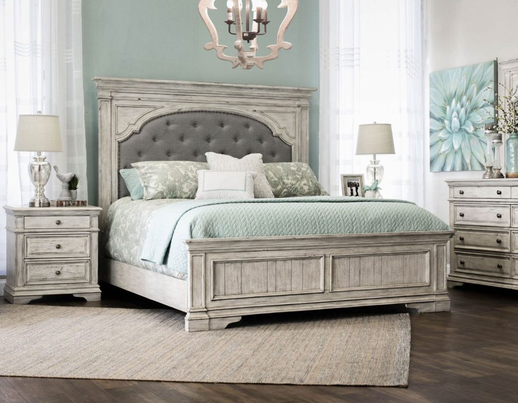 Steve Silver Highland Park 4-Piece Panel Bedroom Set in Cathedral White